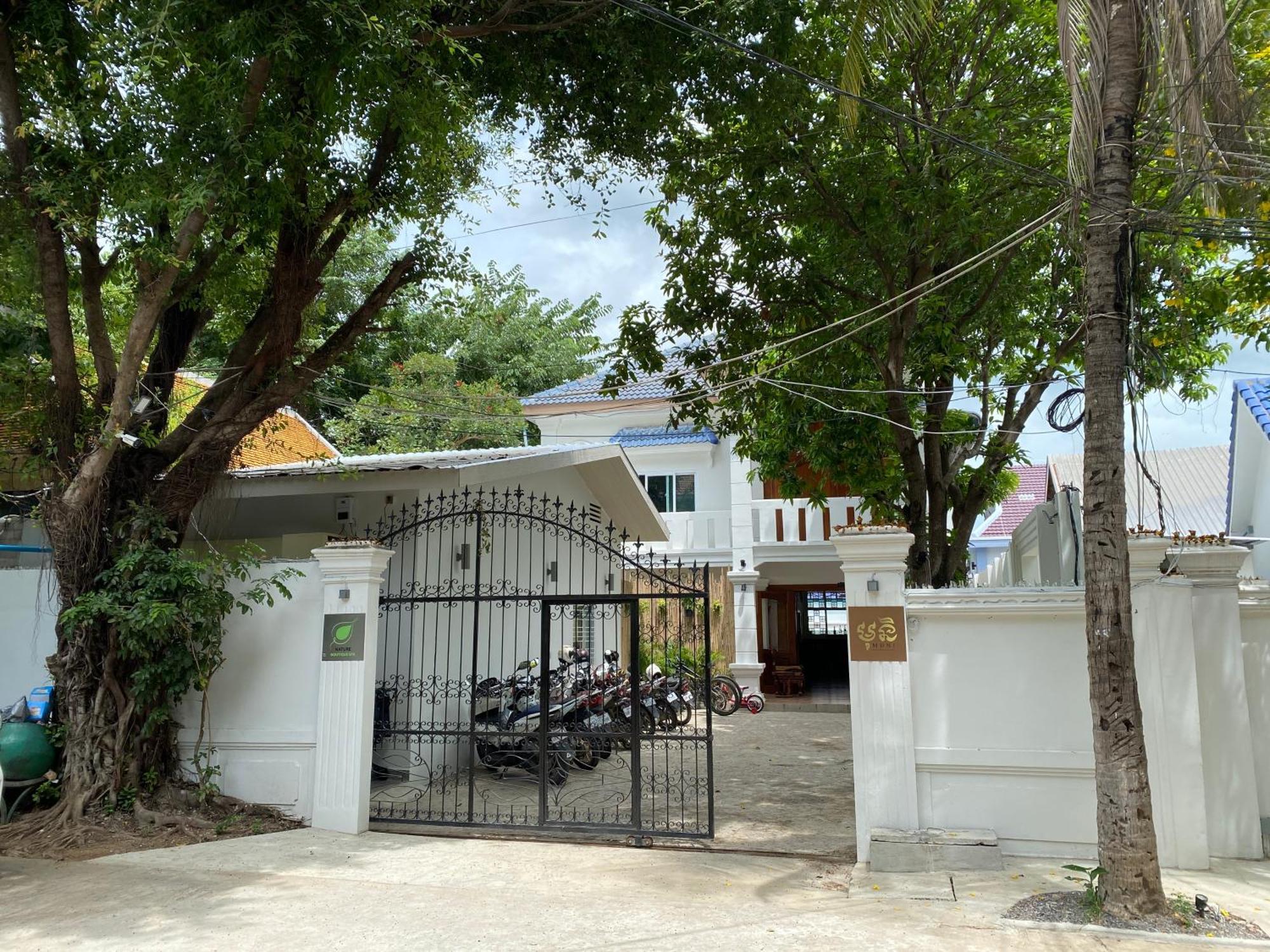 Muni Residence & Spa Battambang Buitenkant foto