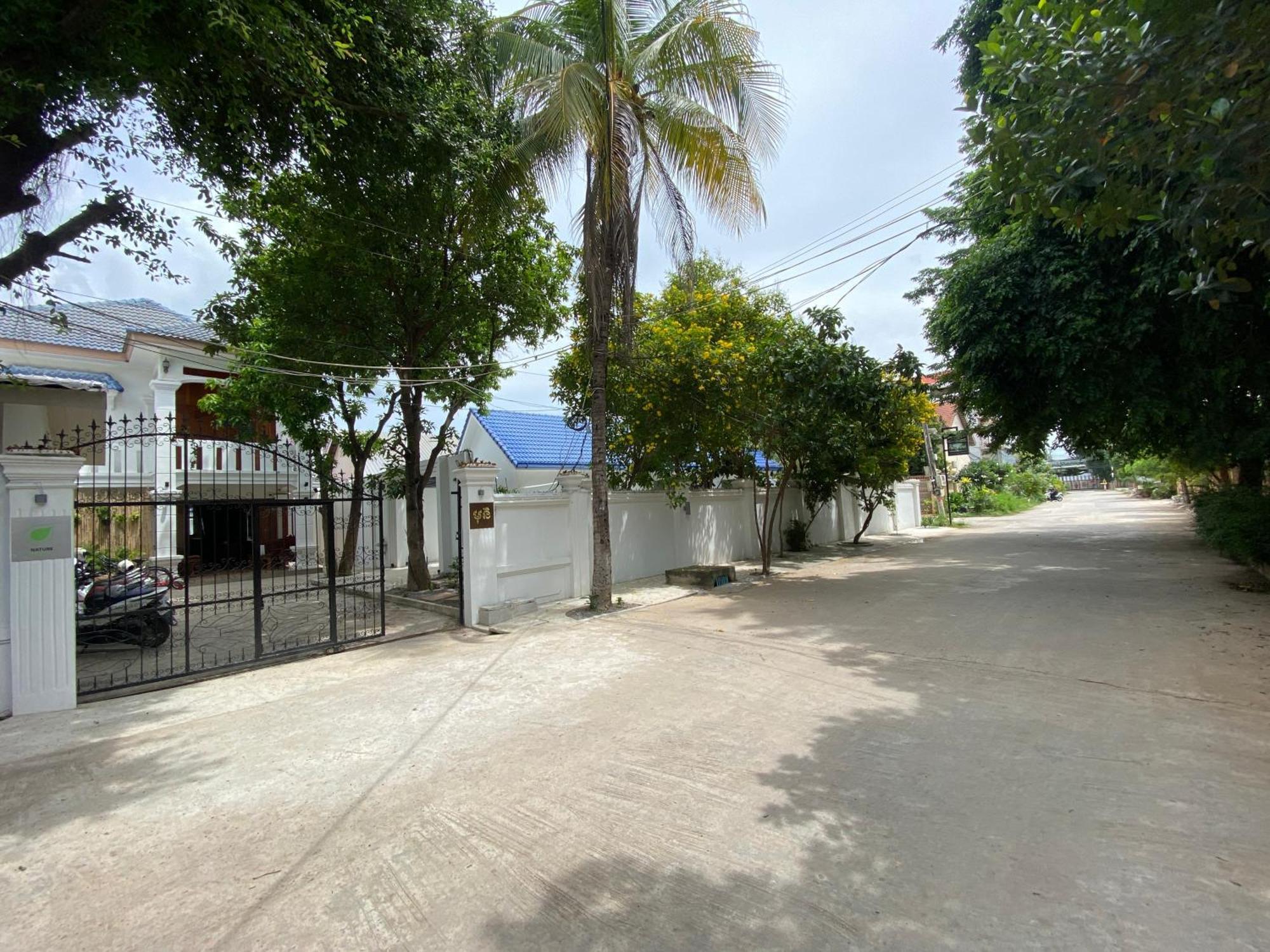 Muni Residence & Spa Battambang Buitenkant foto